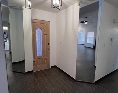 7115 Oval Rock Drive - Photo Thumbnail 11