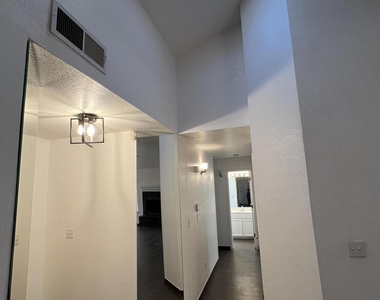 7115 Oval Rock Drive - Photo Thumbnail 12