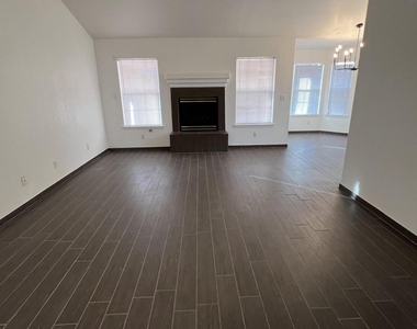 7115 Oval Rock Drive - Photo Thumbnail 3