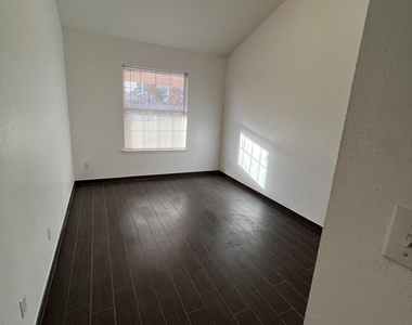 7115 Oval Rock Drive - Photo Thumbnail 15
