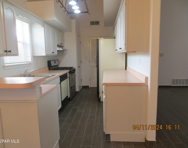 7115 Oval Rock Drive - Photo Thumbnail 8