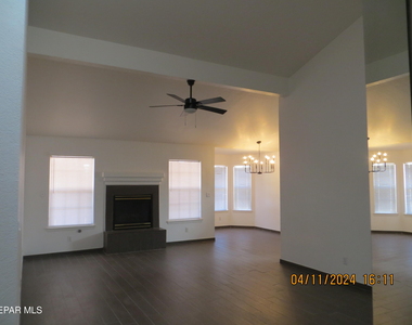 7115 Oval Rock Drive - Photo Thumbnail 4