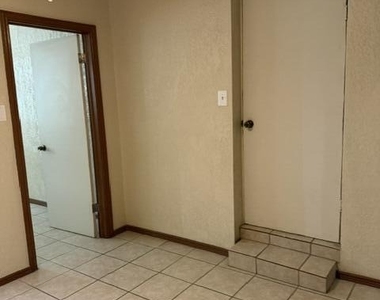 401 Ramona Avenue - Photo Thumbnail 7