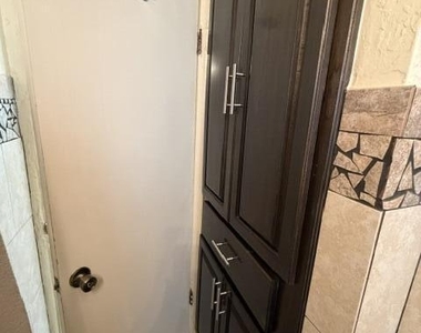 401 Ramona Avenue - Photo Thumbnail 14