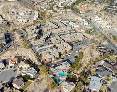 4433 N Stanton Street - Photo Thumbnail 4