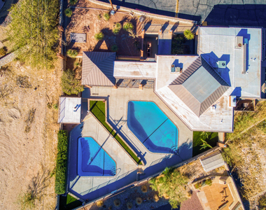4433 N Stanton Street - Photo Thumbnail 8
