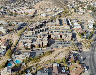 4433 N Stanton Street - Photo Thumbnail 3
