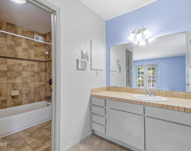 4433 N Stanton Street - Photo Thumbnail 32
