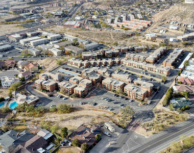 4433 N Stanton Street - Photo Thumbnail 2