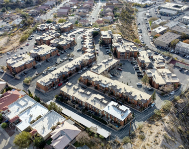 4433 N Stanton Street - Photo Thumbnail 6