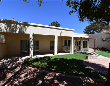 1004 Los Jardines Circle - Photo Thumbnail 32