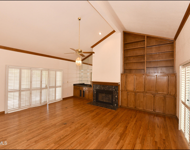 1004 Los Jardines Circle - Photo Thumbnail 4