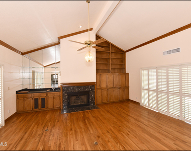 1004 Los Jardines Circle - Photo Thumbnail 6