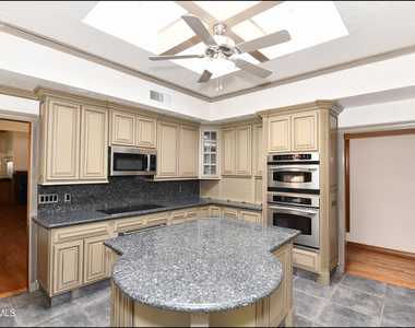 1004 Los Jardines Circle - Photo Thumbnail 12