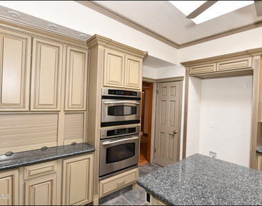 1004 Los Jardines Circle - Photo Thumbnail 14
