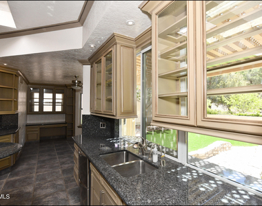 1004 Los Jardines Circle - Photo Thumbnail 11
