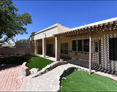 1004 Los Jardines Circle - Photo Thumbnail 31