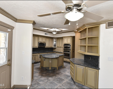1004 Los Jardines Circle - Photo Thumbnail 18