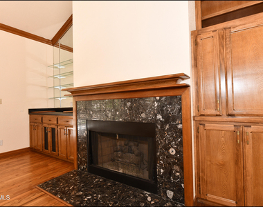 1004 Los Jardines Circle - Photo Thumbnail 7
