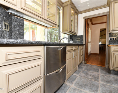 1004 Los Jardines Circle - Photo Thumbnail 15