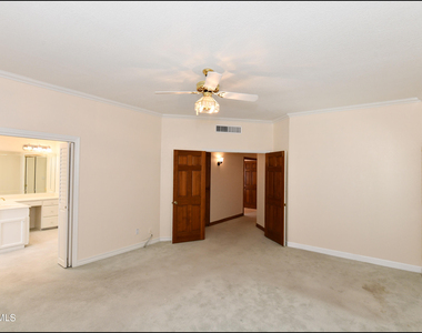 1004 Los Jardines Circle - Photo Thumbnail 20