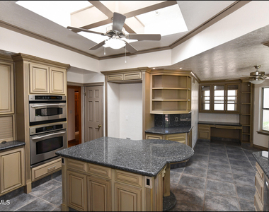1004 Los Jardines Circle - Photo Thumbnail 10
