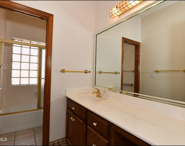 1004 Los Jardines Circle - Photo Thumbnail 28
