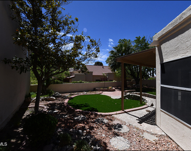 1004 Los Jardines Circle - Photo Thumbnail 34