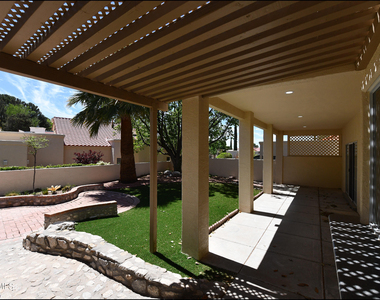 1004 Los Jardines Circle - Photo Thumbnail 30