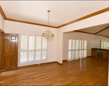 1004 Los Jardines Circle - Photo Thumbnail 8