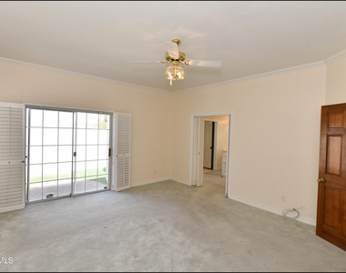 1004 Los Jardines Circle - Photo Thumbnail 19