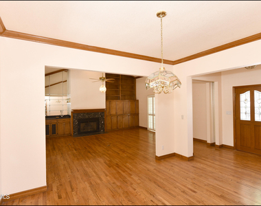 1004 Los Jardines Circle - Photo Thumbnail 9
