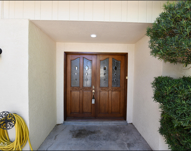 1004 Los Jardines Circle - Photo Thumbnail 2