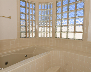 1004 Los Jardines Circle - Photo Thumbnail 23