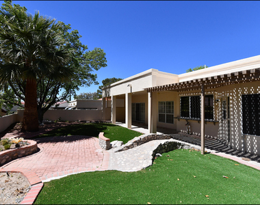 1004 Los Jardines Circle - Photo Thumbnail 33