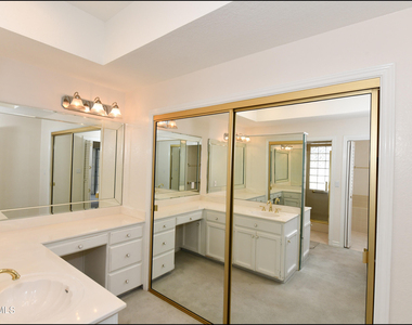 1004 Los Jardines Circle - Photo Thumbnail 21