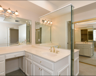 1004 Los Jardines Circle - Photo Thumbnail 22