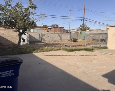5915 Trowbridge Drive - Photo Thumbnail 7