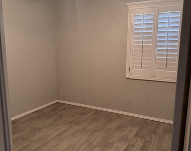 5915 Trowbridge Drive - Photo Thumbnail 4