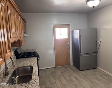 5915 Trowbridge Drive - Photo Thumbnail 3