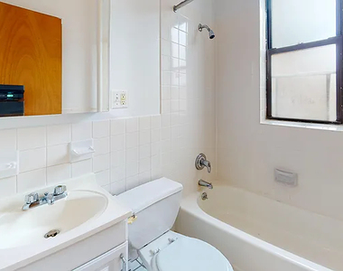 309 East 90th Street - Photo Thumbnail 4