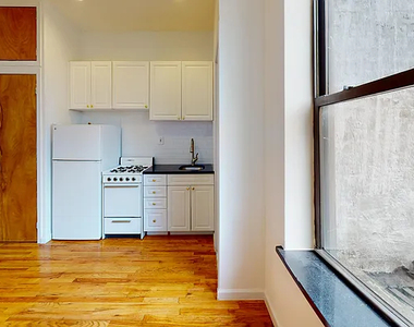 309 East 90th Street - Photo Thumbnail 1