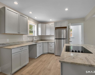 672 Main Street - Photo Thumbnail 4