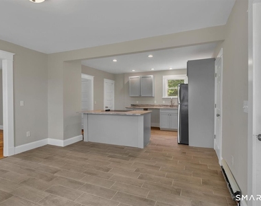 672 Main Street - Photo Thumbnail 5