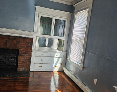 164 Edgewood Street - Photo Thumbnail 4