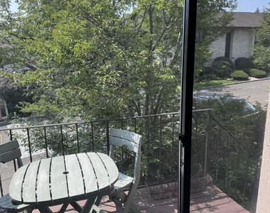 135 Courtland Avenue - Photo Thumbnail 6