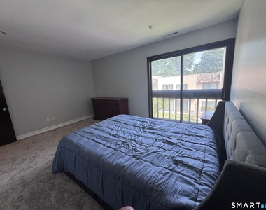 135 Courtland Avenue - Photo Thumbnail 4