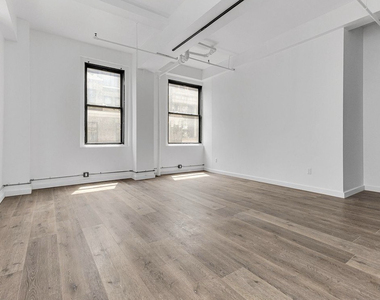 255 West 36th Street - Photo Thumbnail 4