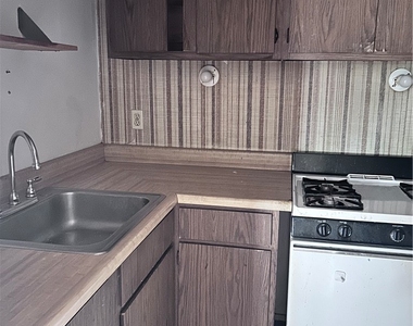 5807 Bartlett St - Photo Thumbnail 3