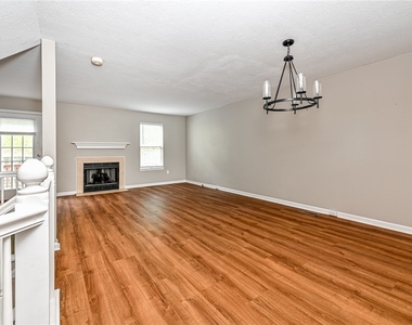 229 Hillvue Dr - Photo Thumbnail 3